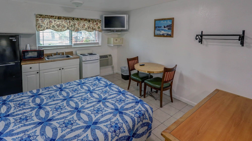 Green Seas Motel - photo 40