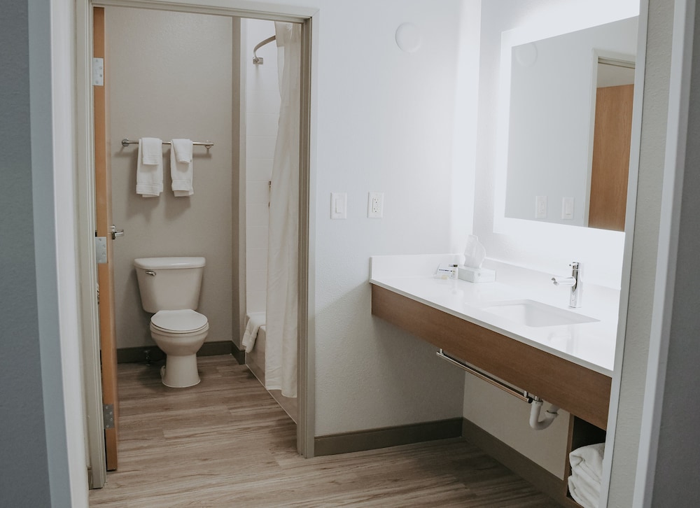 Holiday Inn Express & Suites South Lincoln by IHG - photo 45