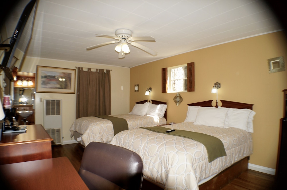 CedarWood Inn - photo 53