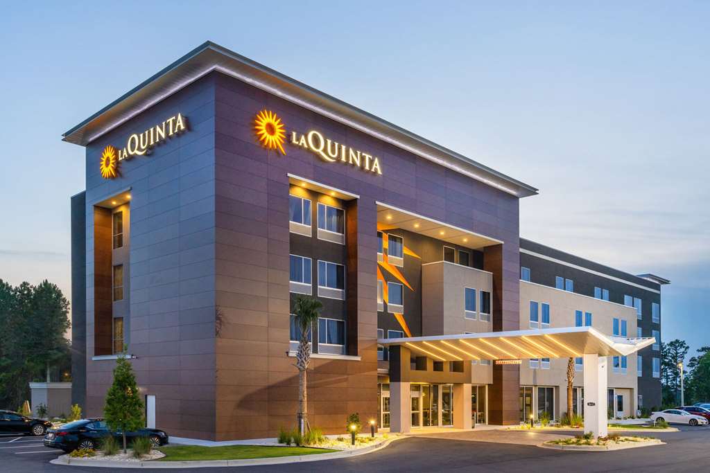 La Quinta Inn & Suites by Wyndham Valdosta - photo 2