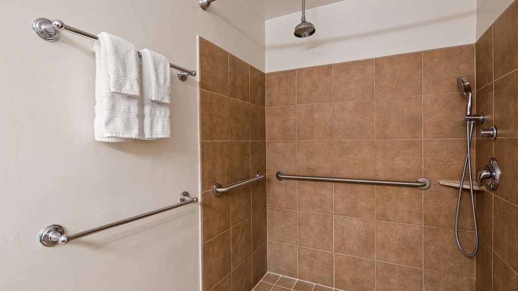 Best Western Plus Coastline Inn - photo 19