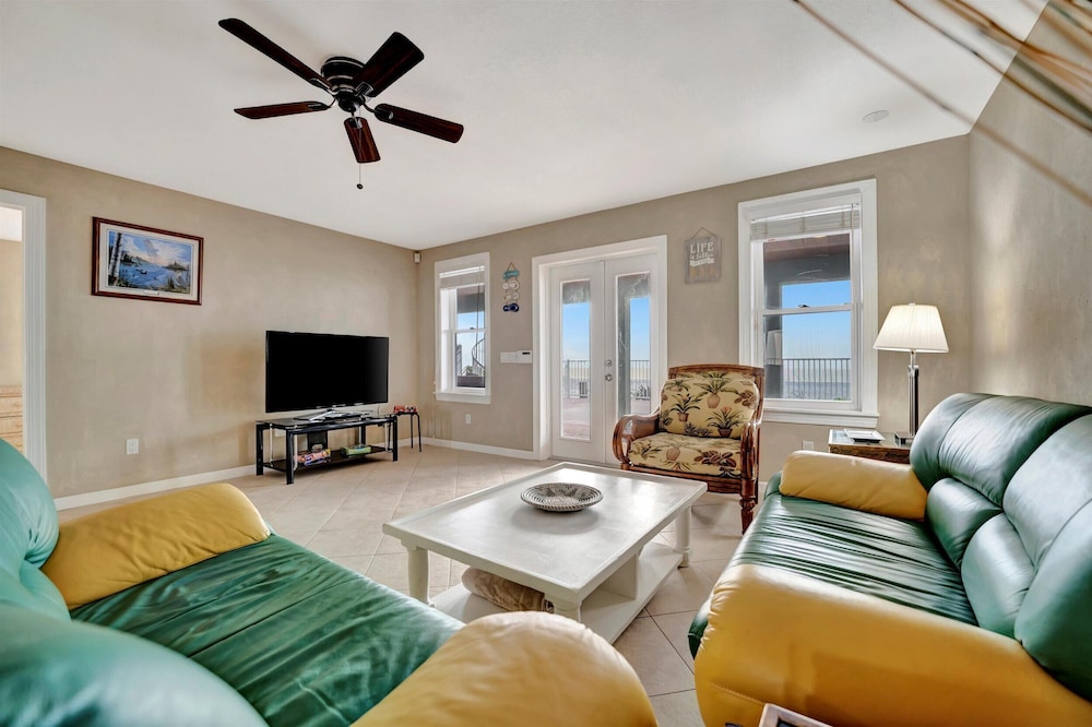 Stones Throw Beachfront Luxury Suites - photo 47