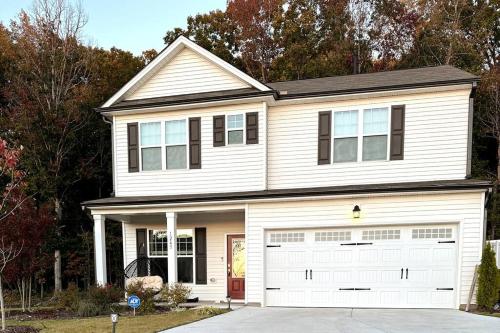 House on the Hill Villa — 4-Star Luxury Hotel in Wake Forest, United States