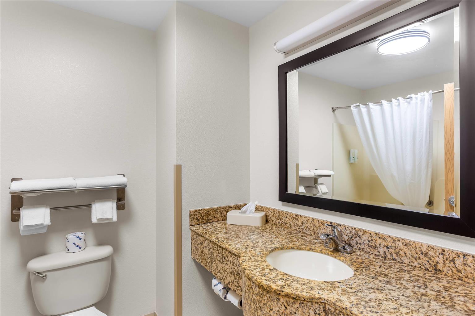 Quality Inn Near Interstate I94 - photo 23