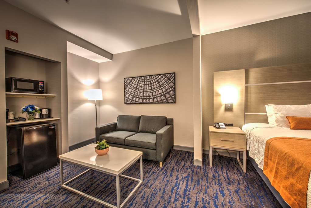 Best Western Plus Media Center Inn & Suites - photo 28