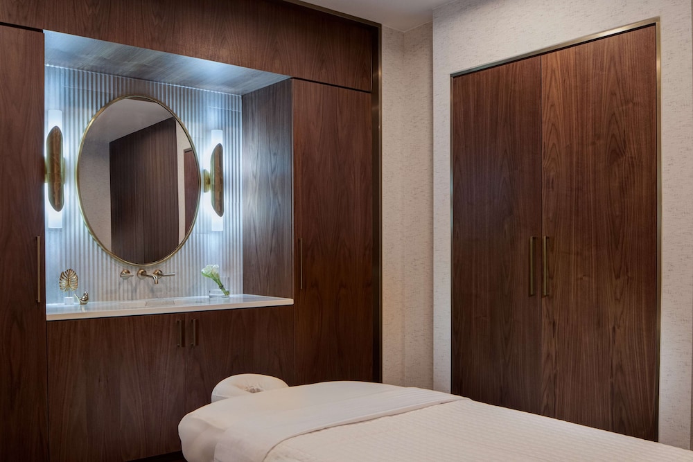 Amway Grand Plaza Curio Collection by Hilton - photo 46