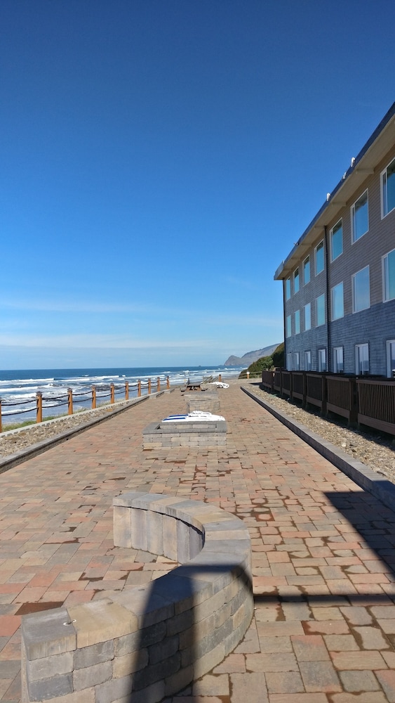 Sailor Jack's Oceanfront Inn - photo 60