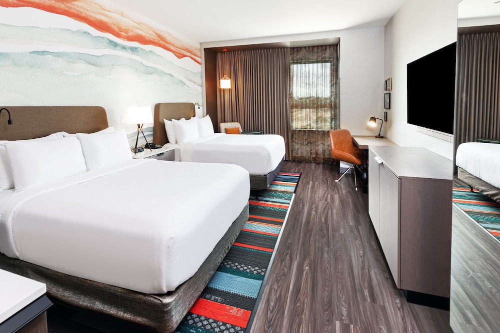 Hotel Indigo Spring Woodlands Area - photo 7