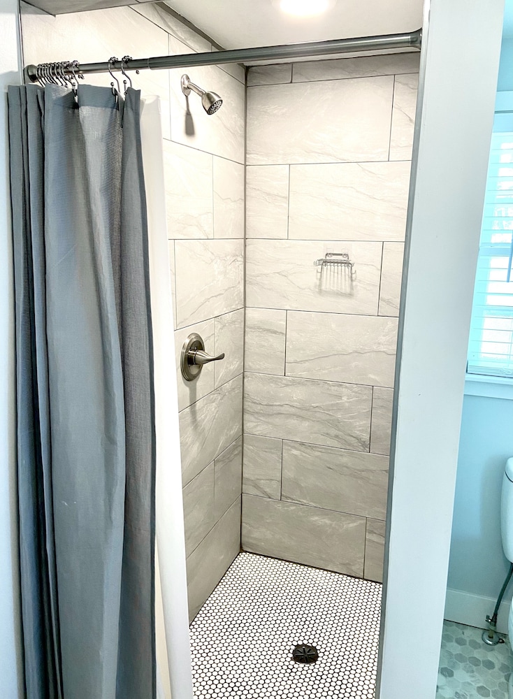 Elk Rapids Lakeshore Inn - photo 21