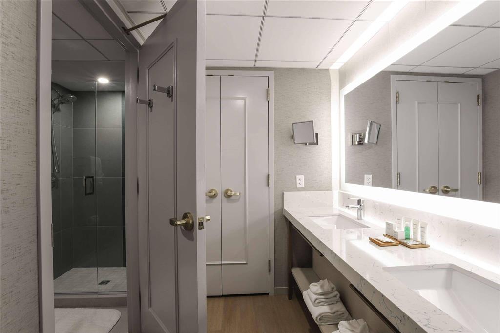 Radisson Plaza Hotel at Kalamazoo Center - photo 23
