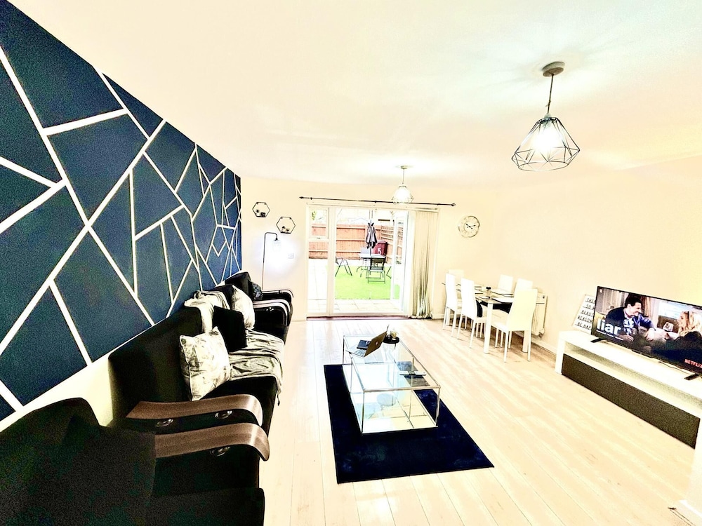 Remarkable 3 bed House in Reading