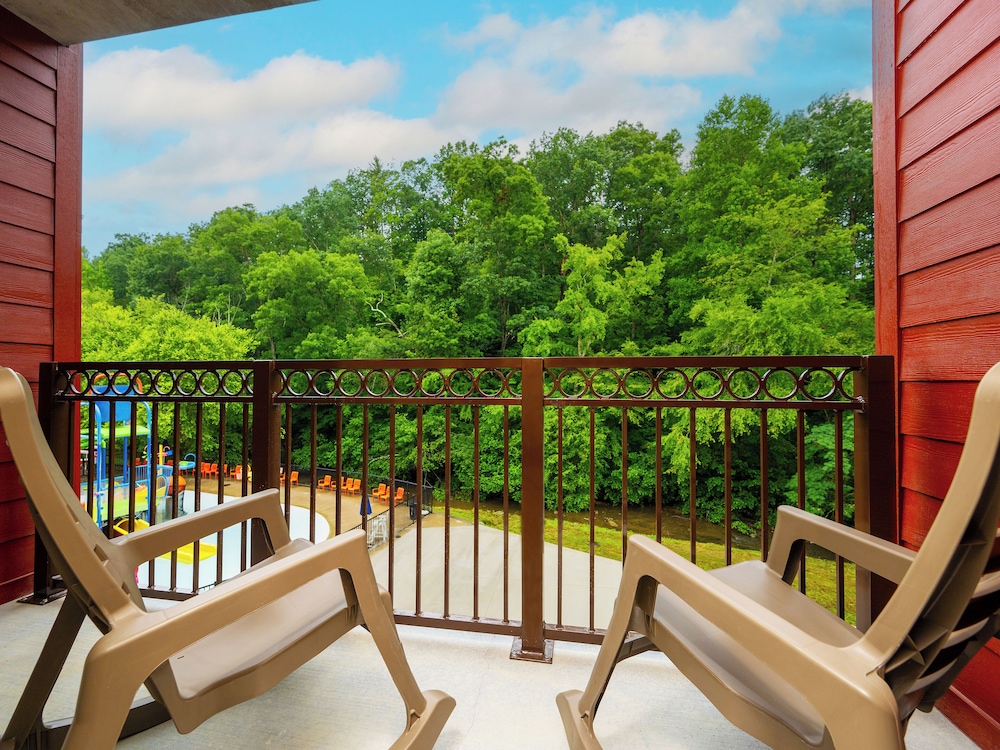 Country Cascades Waterpark Resort - photo 28