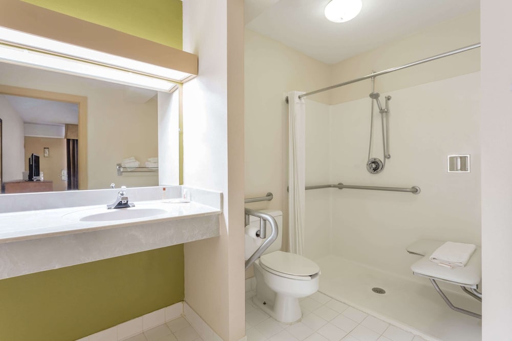 Clarion Inn Southern Pines Pinehurst - photo 20