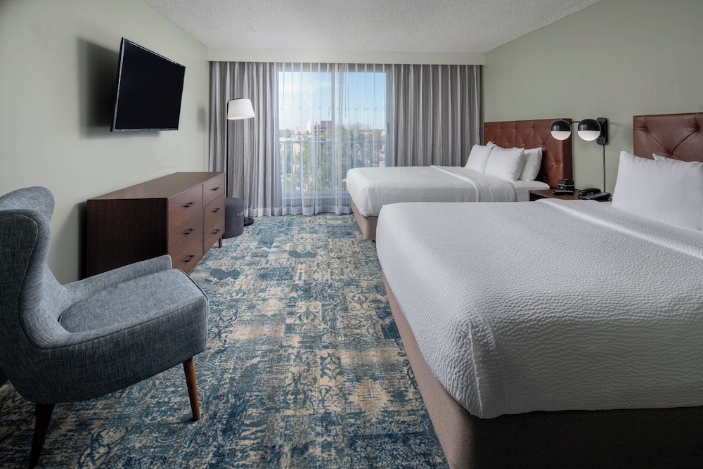 Four Points by Sheraton Suites Tampa Airport Westshore - photo 7