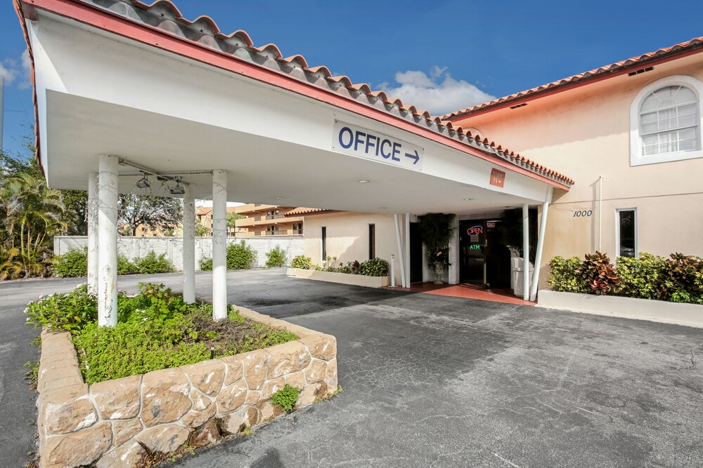 Camelot Waterfront Inn - photo 39