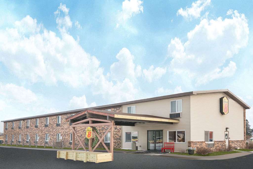 Super 8 by Wyndham Superior WI - carbon neutral hotel in Superior
