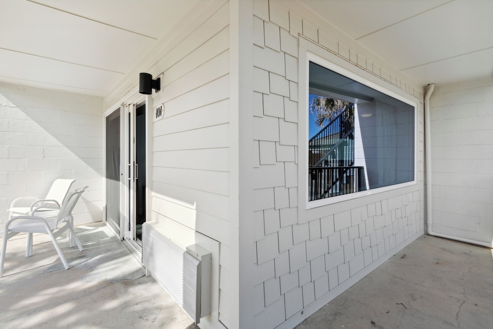 Seahorse Oceanfront Inn - photo 61