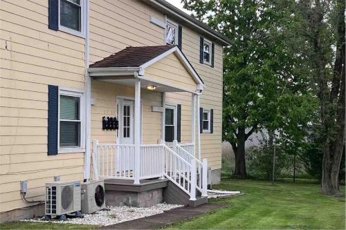 Apt 3 Comfortable and Convenient — 4-Star Luxury Hotel in Masury, United States