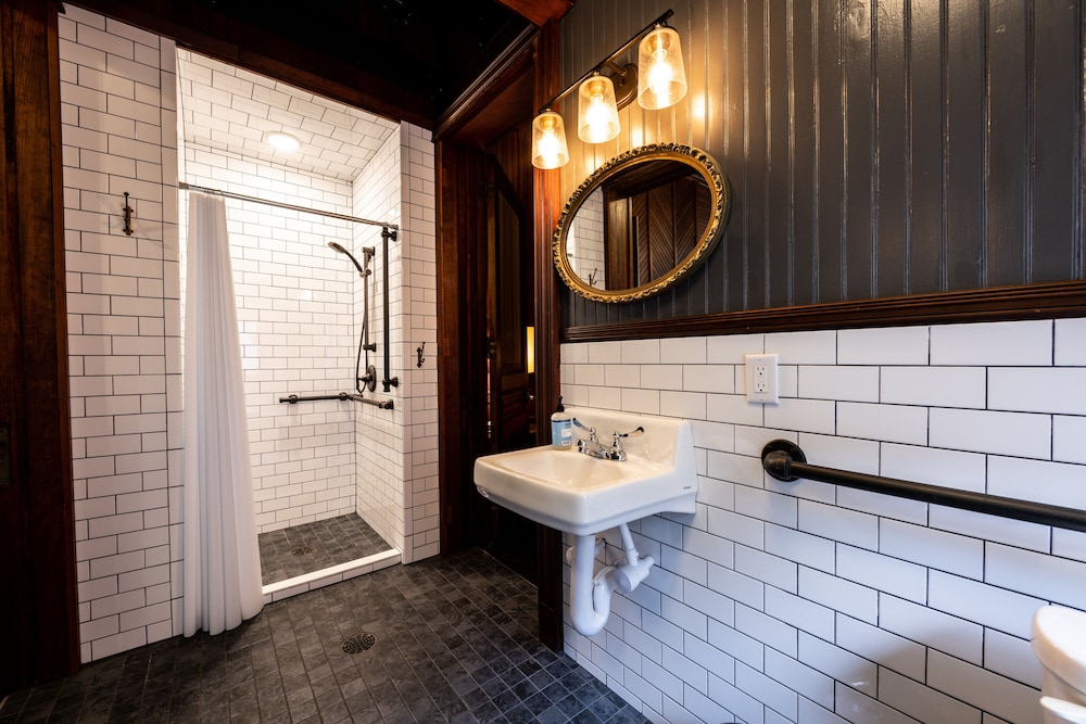 Traveler's Rest Hotel - photo 29