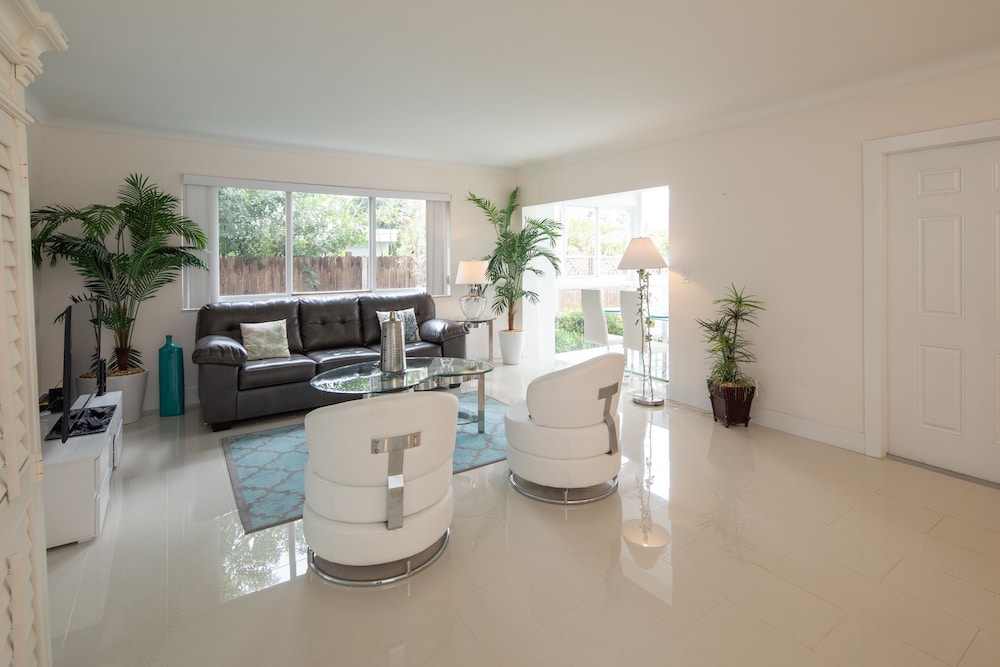 Pompano Suites by the Beach - photo 42