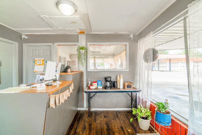 OYO Holiday Capri Motel & Rv Park - photo 4