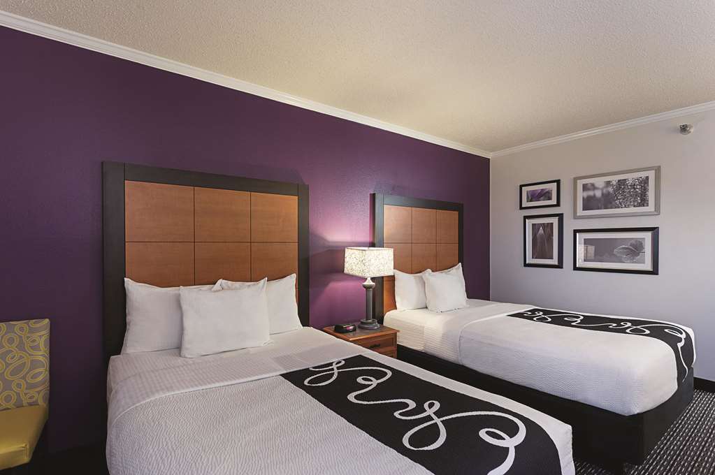 La Quinta Inn & Suites by Wyndham Baton Rouge Siegen Lane - photo 20