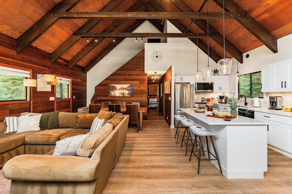 Emerald by Avantstay Tahoe Donner Mountain Retreat w Large Patio in Truckee, United States