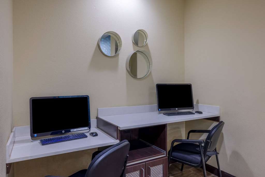 La Quinta Inn & Suites by Wyndham Artesia - photo 49