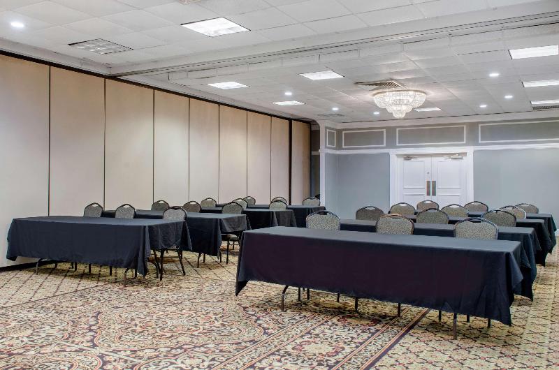 Ramada by Wyndham Shreveport Airport - photo 46