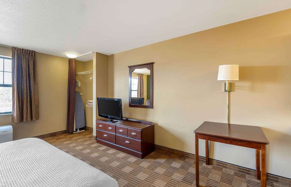 Extended Stay America Suites Chicago Woodfield Mall - photo 18