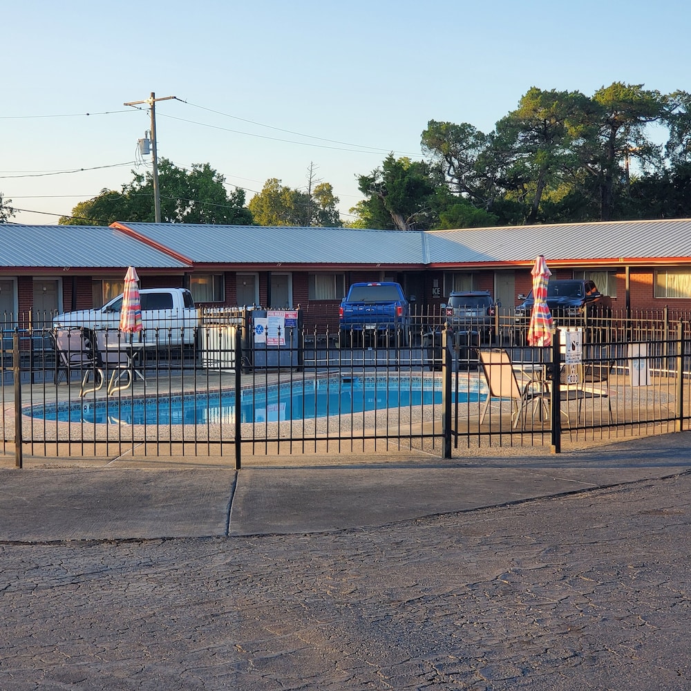 Vanguard Motel - photo 11