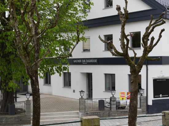 Gasthof Schiefer Zur Zugbrücke — hotel in Bad Kreuzen