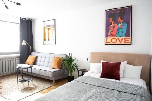 oompH Warsaw Center Well Designed Apartment with Balcony — 4-Star Luxury Hotel in Warsaw, Poland