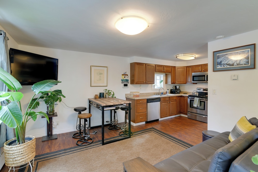 Cozy Anchorage Retreat Less Than 4 Mi to Downtown in Anchorage, United States