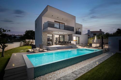 Villa Leola — 4-Star Luxury Hotel in Liznjan, Croatia