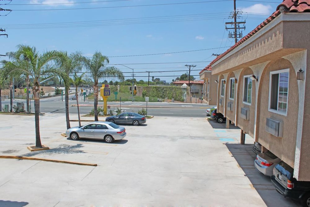 Orange Tustin Inn - photo 33
