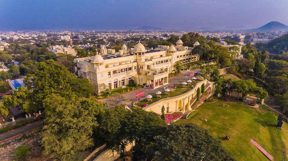 The Lalit Laxmi Vilas Palace — 4-Star Luxury Hotel in Udaipur, India