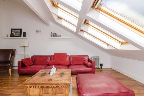 4 stars Rating Tourist board certified Spacious penthouse Apartment — 4-Star Luxury Hotel in Belfast, United Kingdom