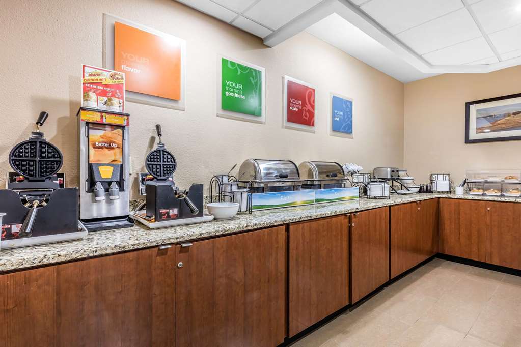 Comfort Inn & Suites Airport American Way - photo 29