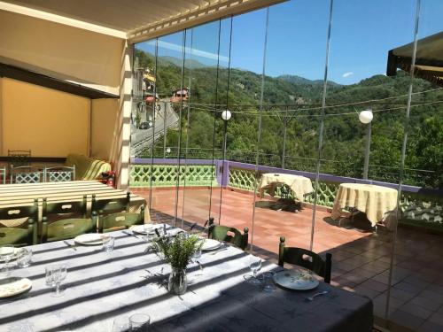 Welcoming family house in Olivetta with large garden — 4-Star Luxury Hotel in Olivetta San Michele, Italy