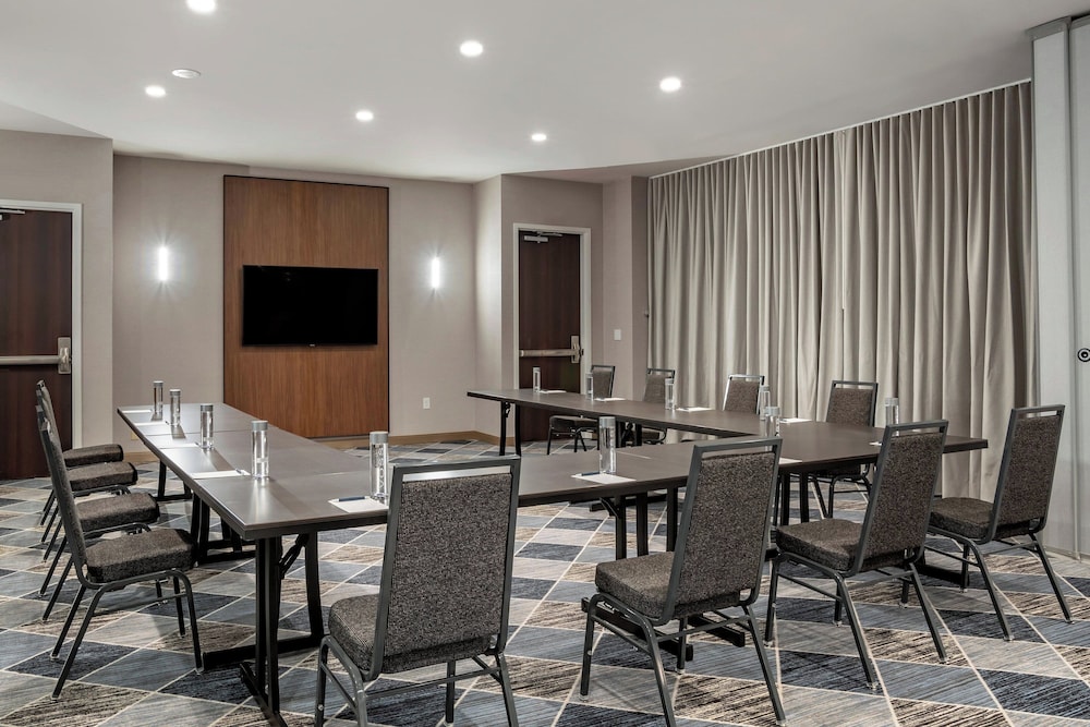 Sheraton Suites Old Town Alexandria - photo 57