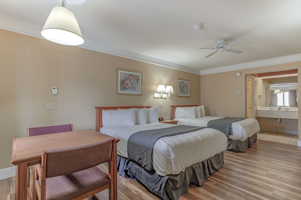 Shasta Pines Motel & Suites - photo 22