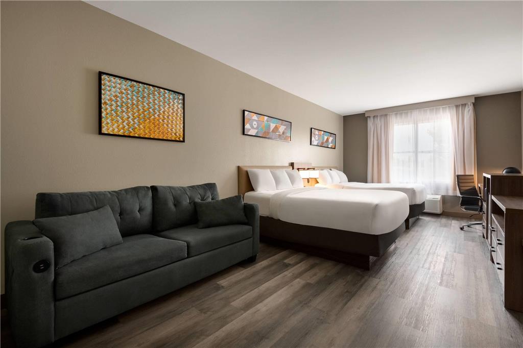 La Quinta Inn & Suites by Wyndham Montgomery - photo 28
