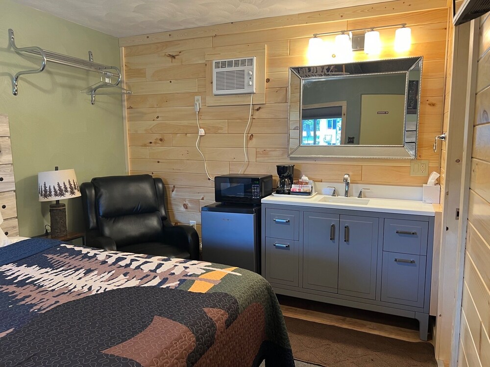 Cedars Motel - photo 22
