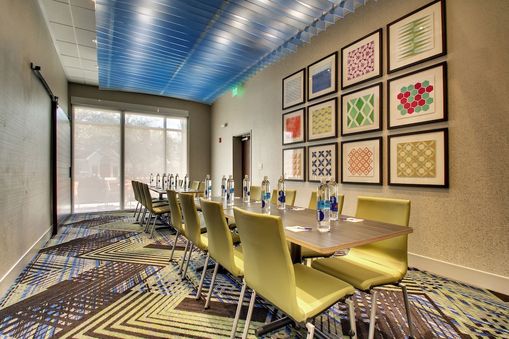 Holiday Inn Express & Suites Summerville by IHG - photo 46
