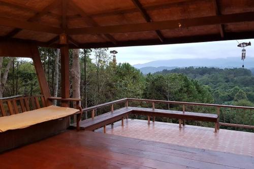 Greenleas Cottage Swimming Pool and Log Fire — 4-Star Luxury Hotel in Mae Chan, Thailand