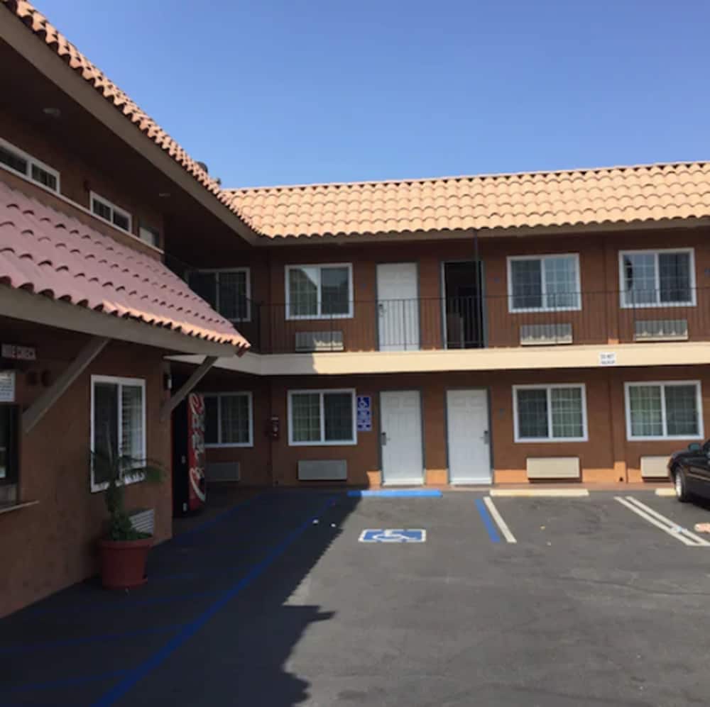 National City Motel - photo 17