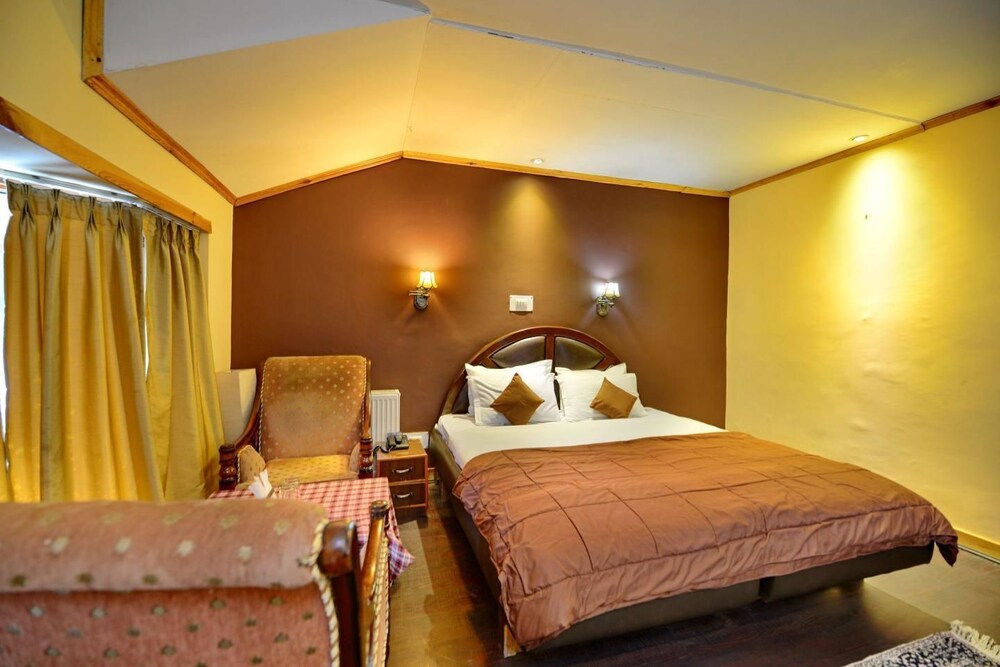 Pine Palace Resort - carbon neutral hotel in Srinagar