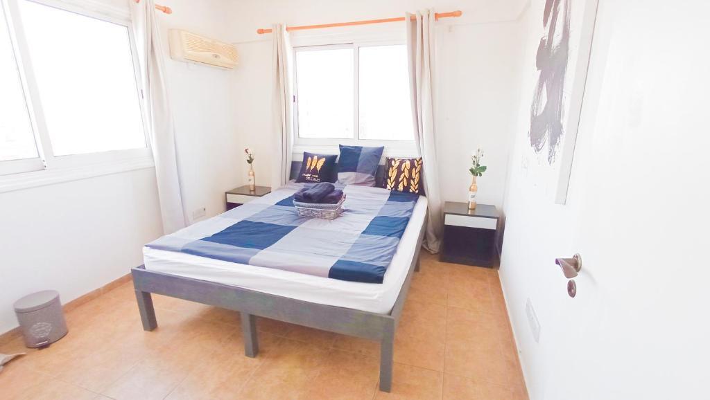 5 Min To the Beach Holiday Shared Apartment Private Room in 3 Bdr Apt
