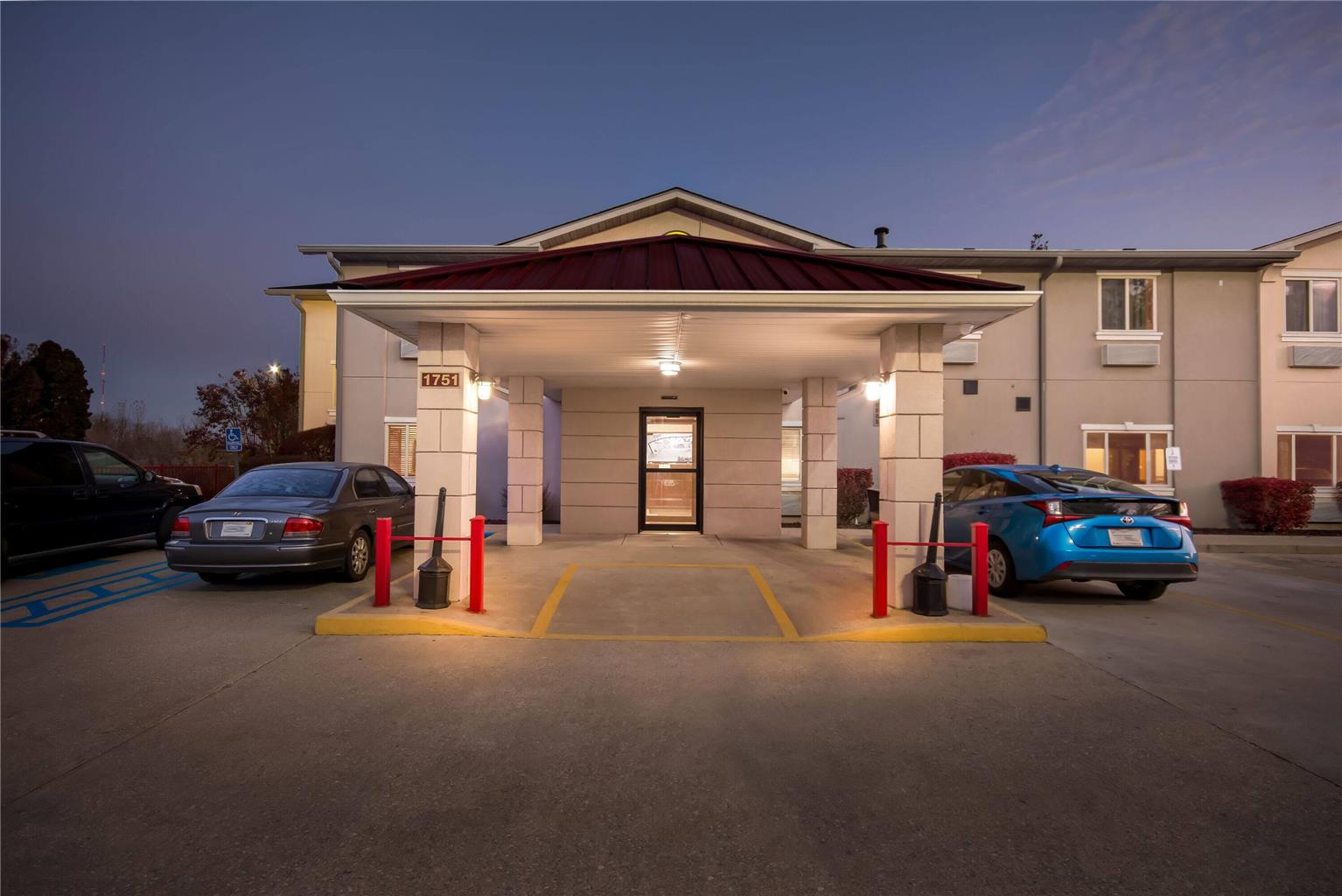 Super 8 by Wyndham Bloomington University Area - photo 6